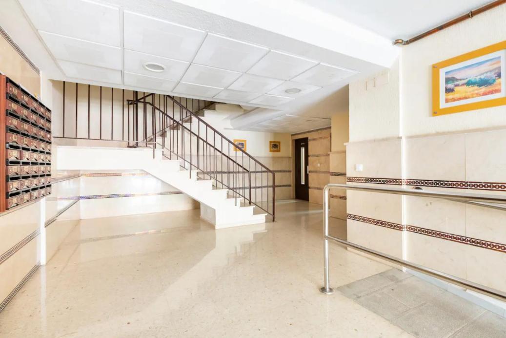 Apartamento Amplio Con 4 Habitaciones Y 2 Banos - Great Apartment With 4 Rooms - 2 Baths セビリア エクステリア 写真