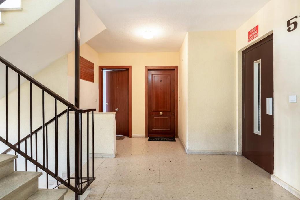 Apartamento Amplio Con 4 Habitaciones Y 2 Banos - Great Apartment With 4 Rooms - 2 Baths セビリア エクステリア 写真