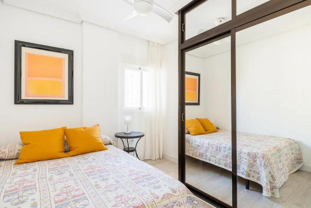 Apartamento Amplio Con 4 Habitaciones Y 2 Banos - Great Apartment With 4 Rooms - 2 Baths セビリア エクステリア 写真