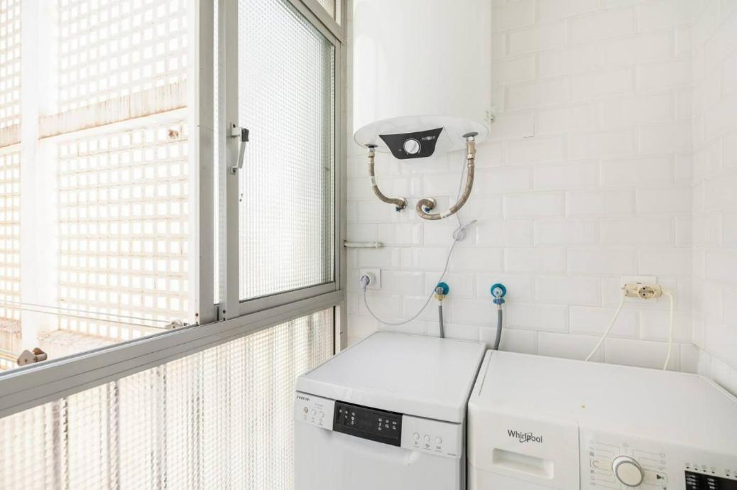Apartamento Amplio Con 4 Habitaciones Y 2 Banos - Great Apartment With 4 Rooms - 2 Baths セビリア エクステリア 写真