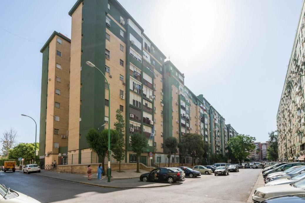 Apartamento Amplio Con 4 Habitaciones Y 2 Banos - Great Apartment With 4 Rooms - 2 Baths セビリア エクステリア 写真