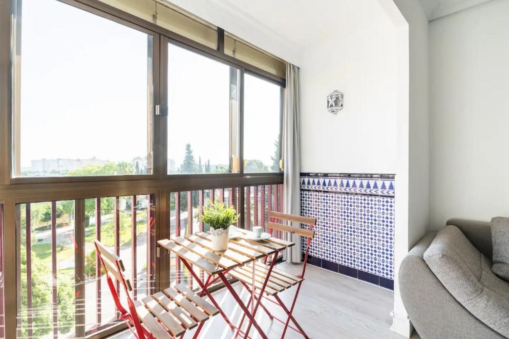 Apartamento Amplio Con 4 Habitaciones Y 2 Banos - Great Apartment With 4 Rooms - 2 Baths セビリア エクステリア 写真