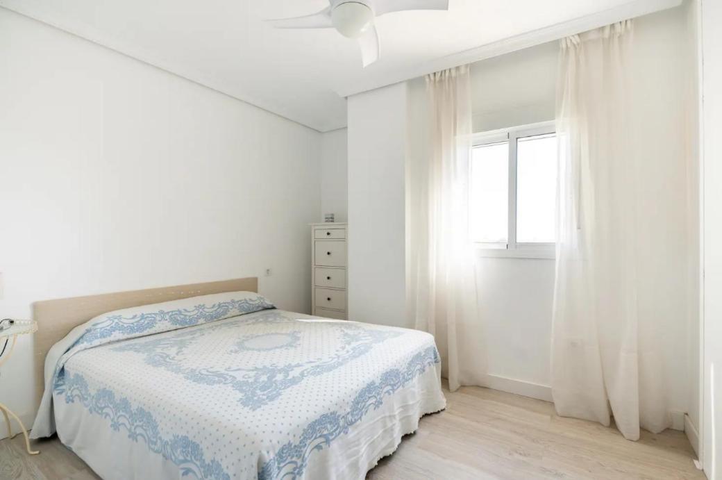 Apartamento Amplio Con 4 Habitaciones Y 2 Banos - Great Apartment With 4 Rooms - 2 Baths セビリア エクステリア 写真