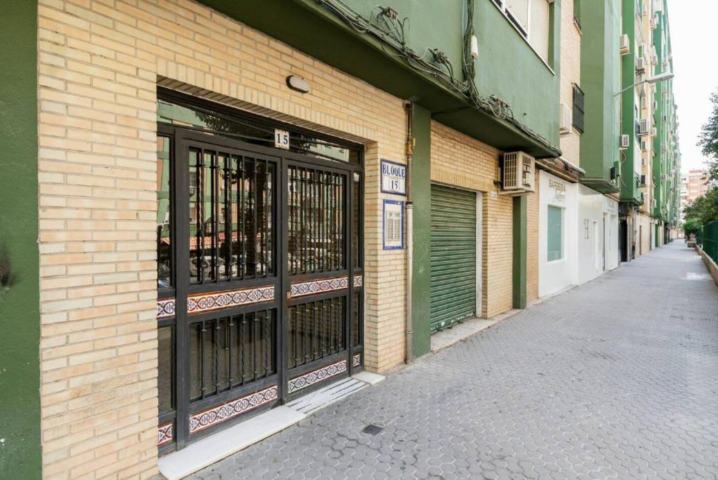 Apartamento Amplio Con 4 Habitaciones Y 2 Banos - Great Apartment With 4 Rooms - 2 Baths セビリア エクステリア 写真