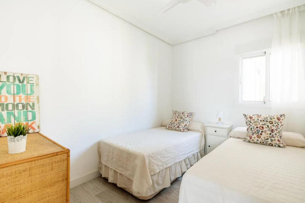 Apartamento Amplio Con 4 Habitaciones Y 2 Banos - Great Apartment With 4 Rooms - 2 Baths セビリア エクステリア 写真