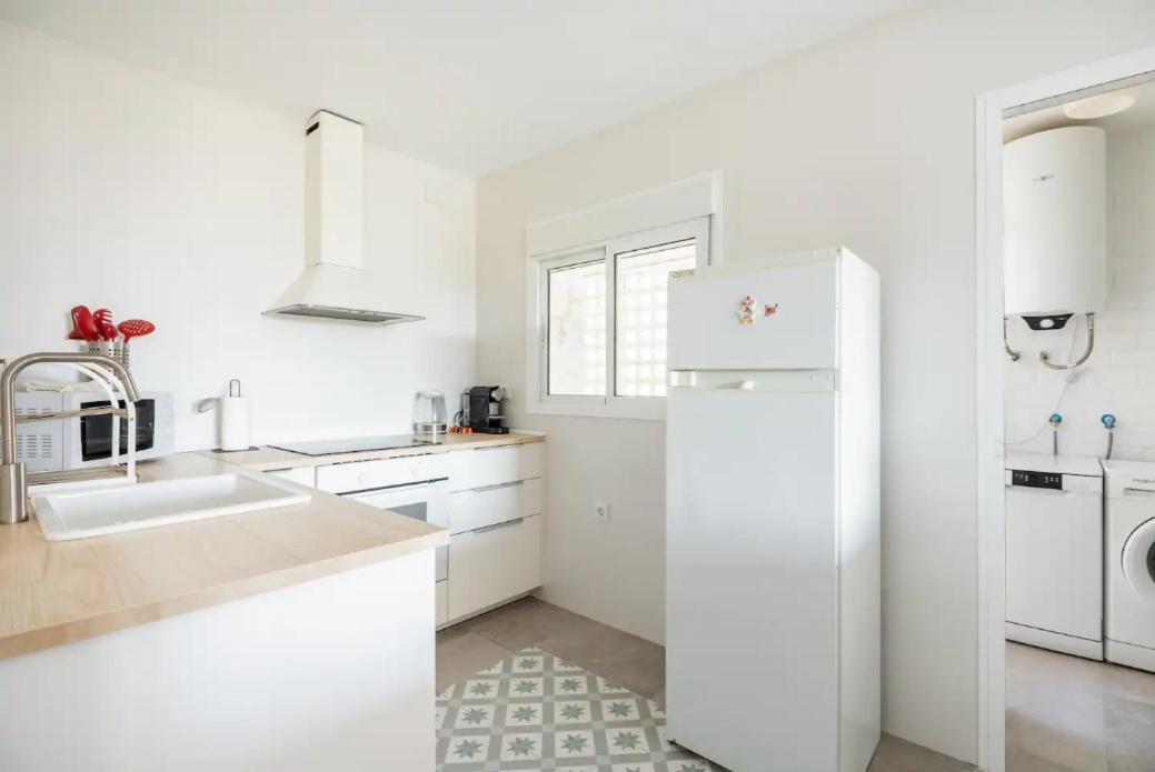 Apartamento Amplio Con 4 Habitaciones Y 2 Banos - Great Apartment With 4 Rooms - 2 Baths セビリア エクステリア 写真