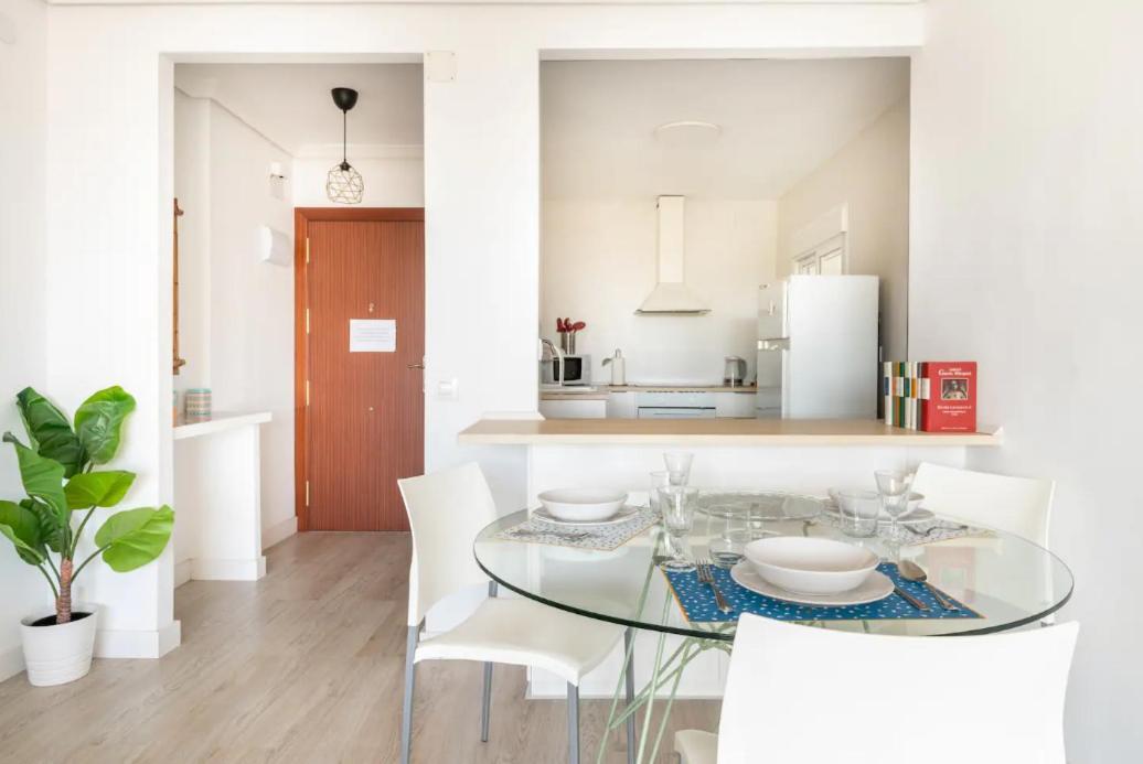 Apartamento Amplio Con 4 Habitaciones Y 2 Banos - Great Apartment With 4 Rooms - 2 Baths セビリア エクステリア 写真