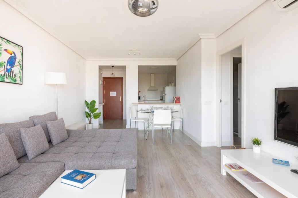 Apartamento Amplio Con 4 Habitaciones Y 2 Banos - Great Apartment With 4 Rooms - 2 Baths セビリア エクステリア 写真