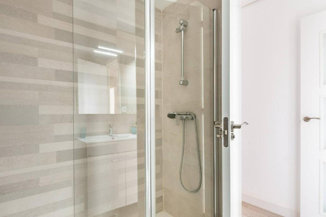 Apartamento Amplio Con 4 Habitaciones Y 2 Banos - Great Apartment With 4 Rooms - 2 Baths セビリア エクステリア 写真