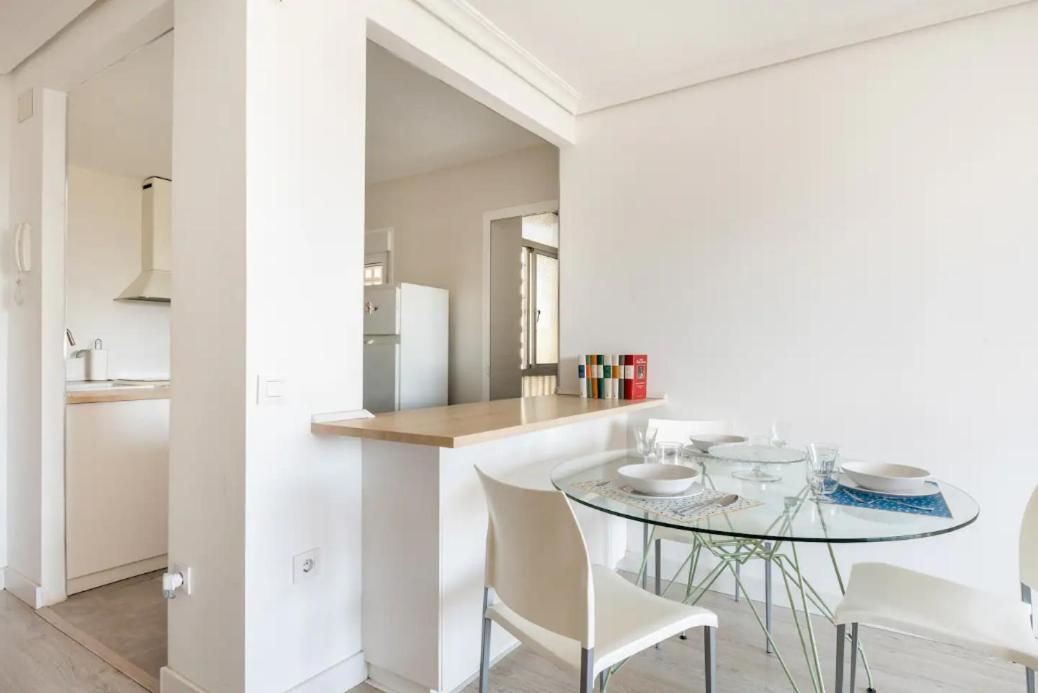 Apartamento Amplio Con 4 Habitaciones Y 2 Banos - Great Apartment With 4 Rooms - 2 Baths セビリア エクステリア 写真