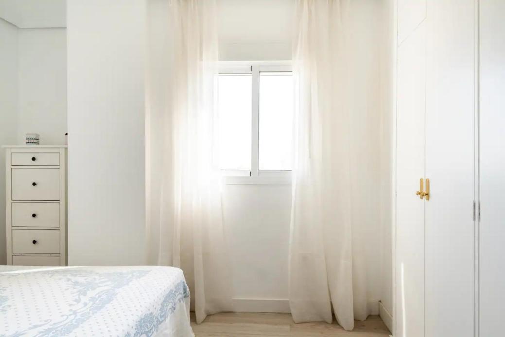 Apartamento Amplio Con 4 Habitaciones Y 2 Banos - Great Apartment With 4 Rooms - 2 Baths セビリア エクステリア 写真